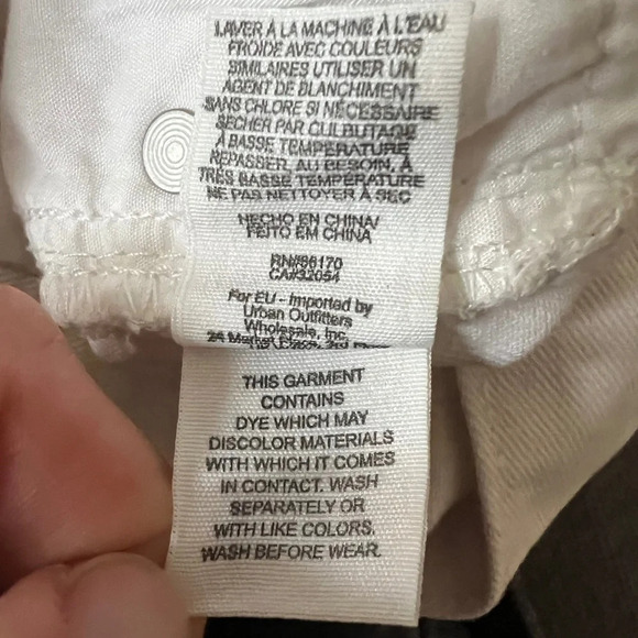 Free People White Run Away Slouch Button Raw Shorts Size 24 - Picture 8 of 8